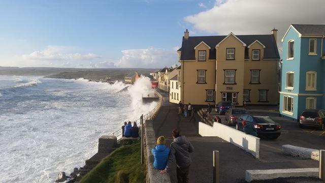 Lahinch -Beach -Surf- Hostel מראה חיצוני תמונה